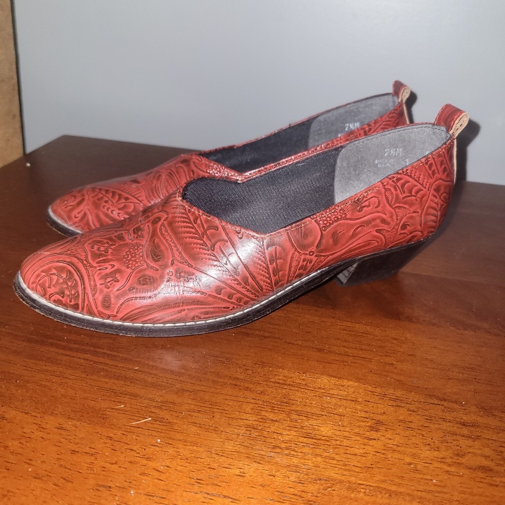 Women's Red Tooled Leather Western Slip On Shoes  Tic Tac Toes Size 7.5 M